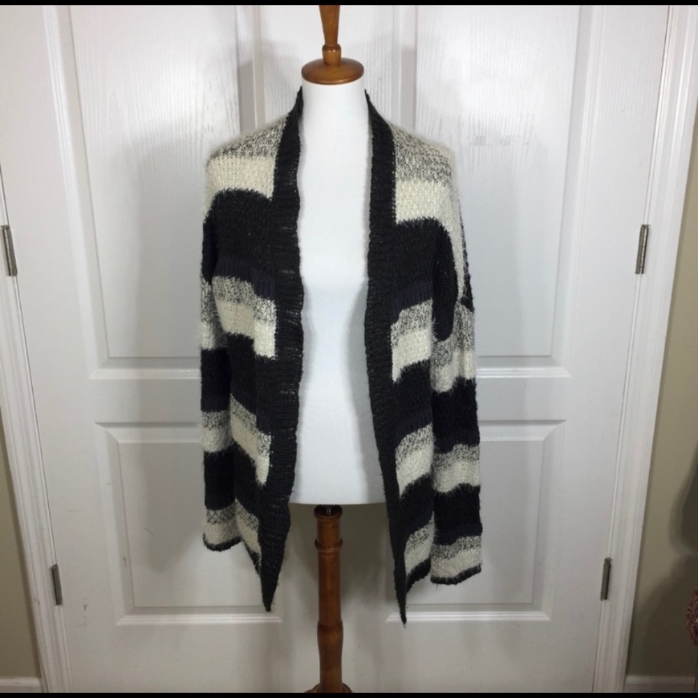House of Harlow sweater